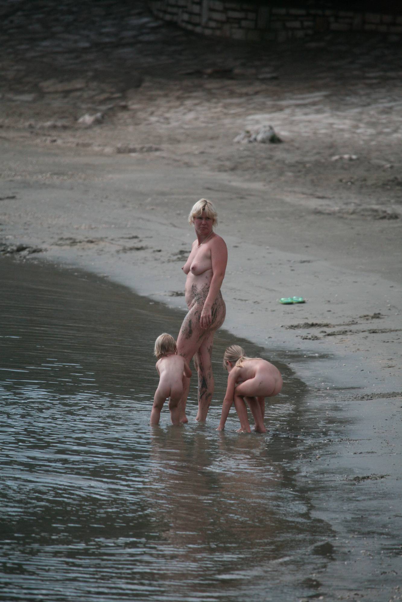 Pure Nudism-Bares FKK Family Beach - 1